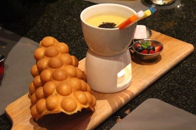 เซ็ทฟองดูว์คัสตาร์ด เบอร์รี่ วาฟเฟิลฮ่องกง