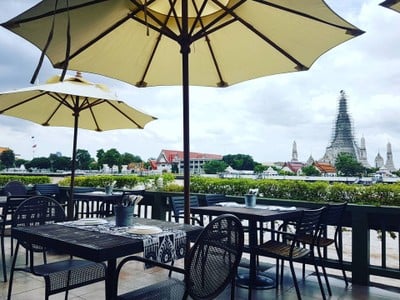 The Deck by the river โรงแรมอรุณเรสซิเด้นท์