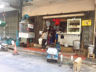 หน้าร้าน แดงราชาหอยทอด