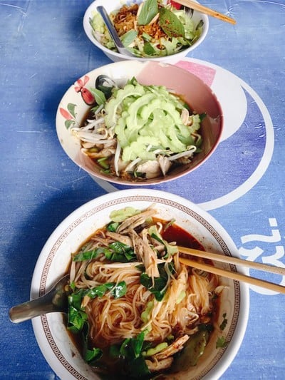 ก๋วยเตี๋ยวไก่สมุนไพร (แม่น้องแบงค์ 2) ก๋วยเตี๋ยวไก่สมุนไพร (แม่น้องแบงค์ 2)