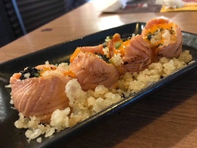 ซูชิแซลมอนบอล ราคา 60 บาท
