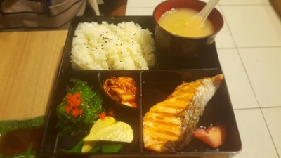 ชุดแซลมอนย่างซีอิ้ว