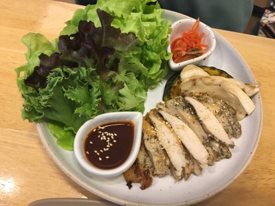 สลัดไก่อบ