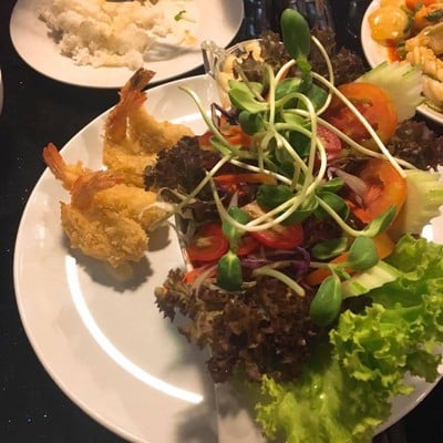 สลัดกุ้งทอด