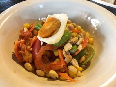 เมนูของร้าน ร้านป้าเล็กกล้วยทอด  ขายทุกอย่างค่ะ ร้านกล้วยทอด ไข่เต่า บ้าบิ่น แซนวิช สลัด กาแฟ