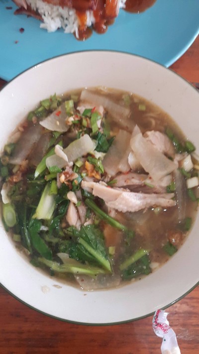 เกาเหลาต้มยำไก่ฉีก
