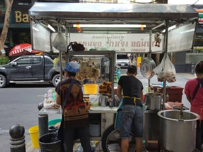 บรรยากาศ ข้าวมันไก่ตอน นายน้อยเจ้าเก่า ถนนคอนแวน