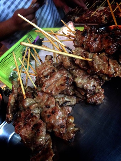 หมูปิ้งเฮียอ้วน (Moo Ping Hea Owen) สีลม หมูปิ้งเฮียอ้วน (Moo Ping Hea Owen) สีลม