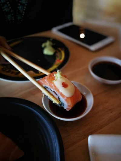 SALMON ROLL