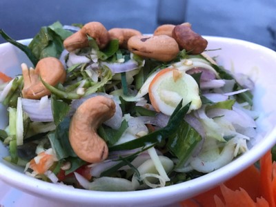 ยำสมุนไพรปลาทับทิมฟู