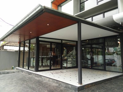 หน้าร้าน Amantee - Antiques & Arts, Fine Bakery & Cafe ช่องนนทรี