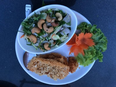 ยำสมุนไพรปลาทับทิมฟู