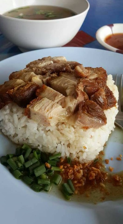 เด่นหลี ก๋วยเตี๋ยวหมูสามก๊ก เดชอุดม ซอย6