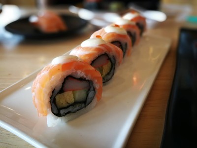 SALMON ROLL