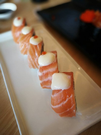 SALMON ROLL