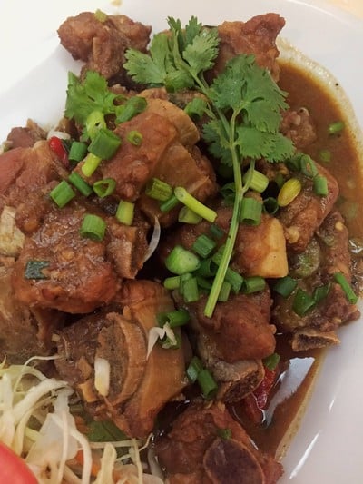 ซี่โครงหมูตุ๋นทอดซอสซีซ่าร์