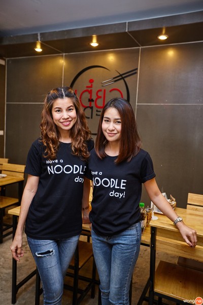 คุณ อมรรัตน์ คูสกุล (แตง)  , คุณ อ้อมใจ ก้อนในเมือง (ปุ้ย)
