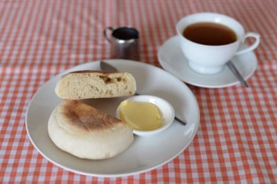 Hot Bread (ฮอทเบรด) Hot Bread (ฮอทเบรด)