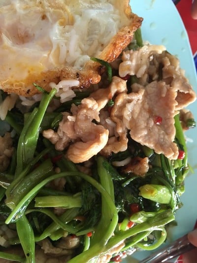 เจ๊ไก่ อาหารตามสั่ง
