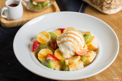 Fruity Caramel Toast