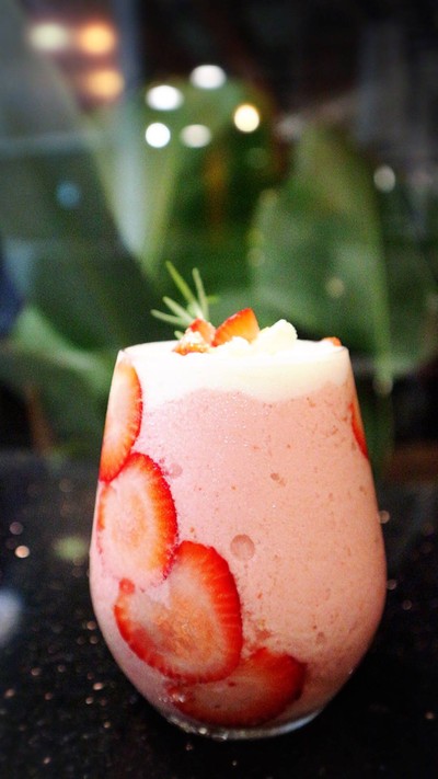 STRAWBERRY CHEESECAKE