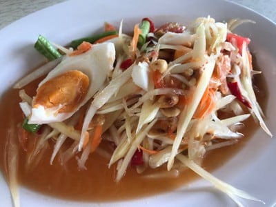 ส้มตำไทยไข่เค็ม