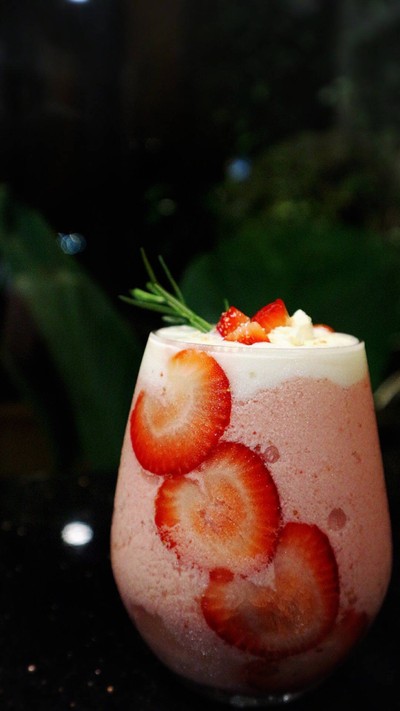 STRAWBERRY CHEESECAKE