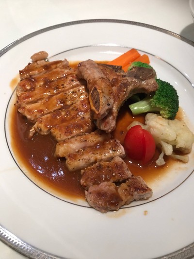 สเต๊กหมูคุโรบูตะพริกไทยดำ