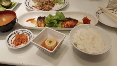 ซาบะ กับ แซลมอนย่างซีอิ๊ว