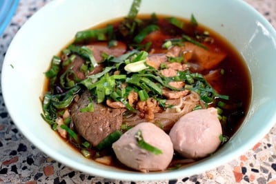 ก๋วยเตี๋ยวเนื้อเลียง