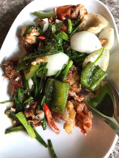 ปูนิ่มผัดพริกไทยดำ