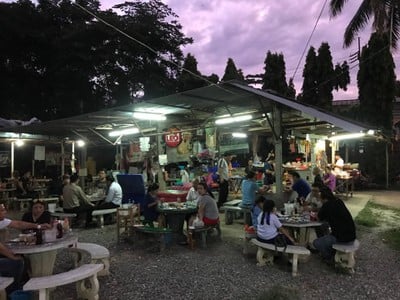 บรรยากาศ เป็ดพะโล้บ้านยวม