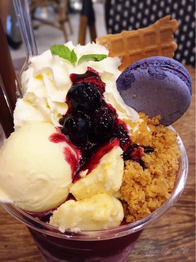 The Blueberry Parfait Frappe