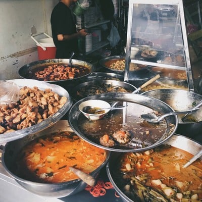 หน้าร้าน ข้าวแกงป๋าทวี ศิริราช