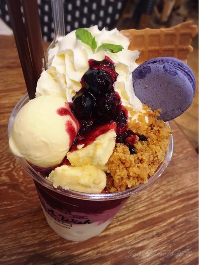 The Blueberry Parfait Frappe