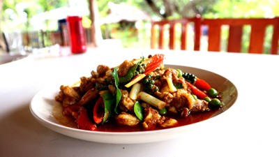 แกงไก่กระวาน