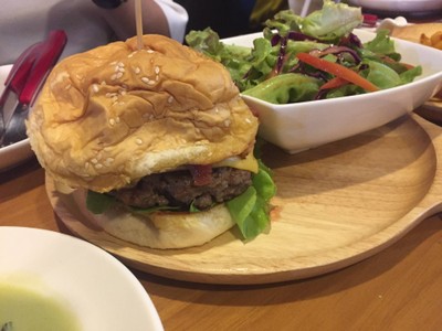 Burger Traditional 220฿
