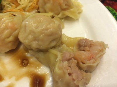 หมี่ไข่เกี๊ยวกุ้งจัมโบ้ยอดผัก