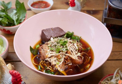 ไก่ลืมตัว ณ บางแสน