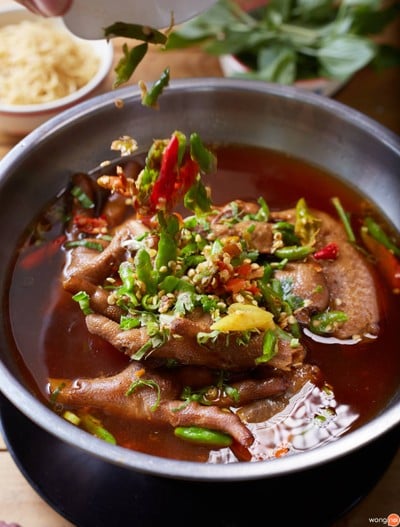 ไก่ลืมตัว ณ บางแสน