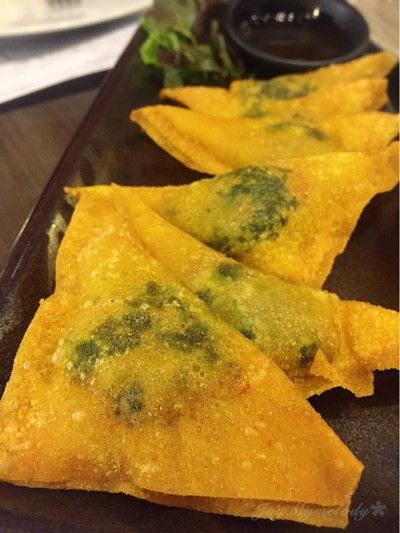 เกี๊ยวทอดผักโขมอบชีส