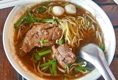 บะหมี่หมูตุ๋น