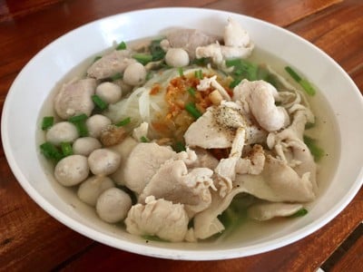 ก๋วยเตี๋ยวลูกชิ้นปลาใส