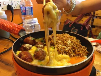 อาหาร หรือ เครื่องดื่ม