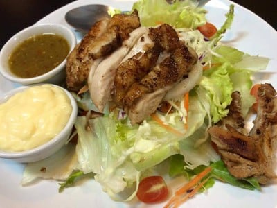 สลัดไก่ย่าง