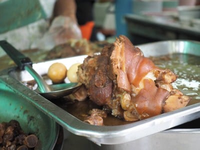 หน้าร้าน ขาหมูฮ่องเต้ (เจ๊รัตนา) พระพุทธบาท