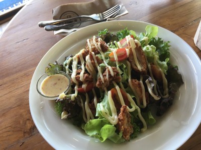ทอดและปรุงรสไก่กรอบได้ดี ผักสด ชอบ ๆ ค่ะ