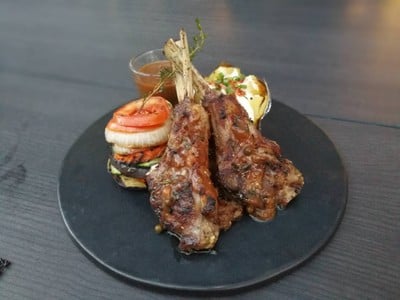 อาหาร หรือ เครื่องดื่ม