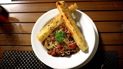 Spaghetti Aglio Olio with Bacon