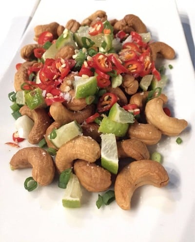 ยำถั่วลิสง